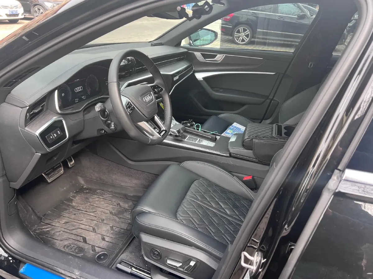 2025 Audi A6L 2.0T 245HP L4 7DCT,autocango,china used car exporter,china ev exporter,chinese used car exporter,chinese used ev exporter