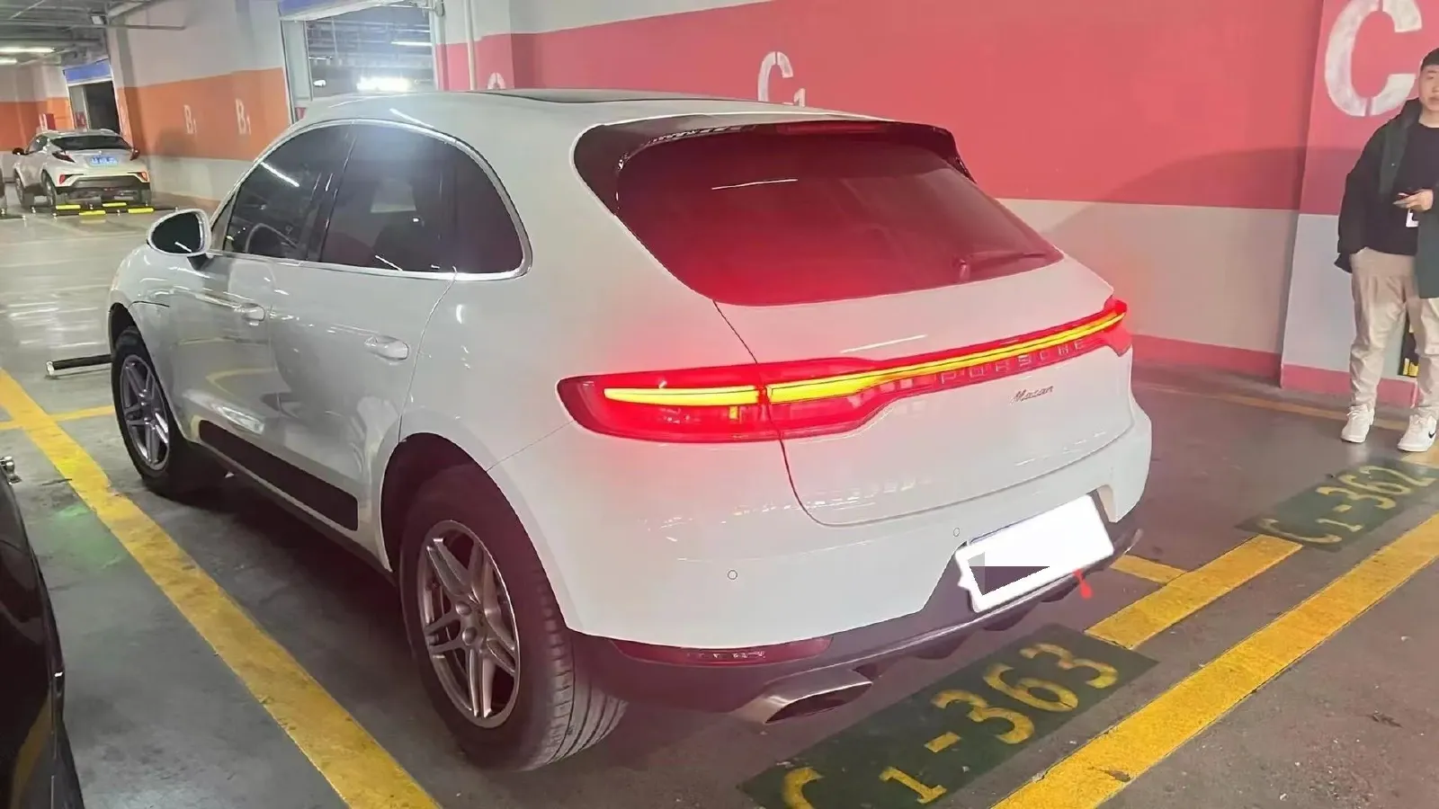 2018 Porsche Macan 2.0T 252HP L4 7DCT,autocango,china used car exporter,china ev exporter,chinese used car exporter,chinese used ev exporter