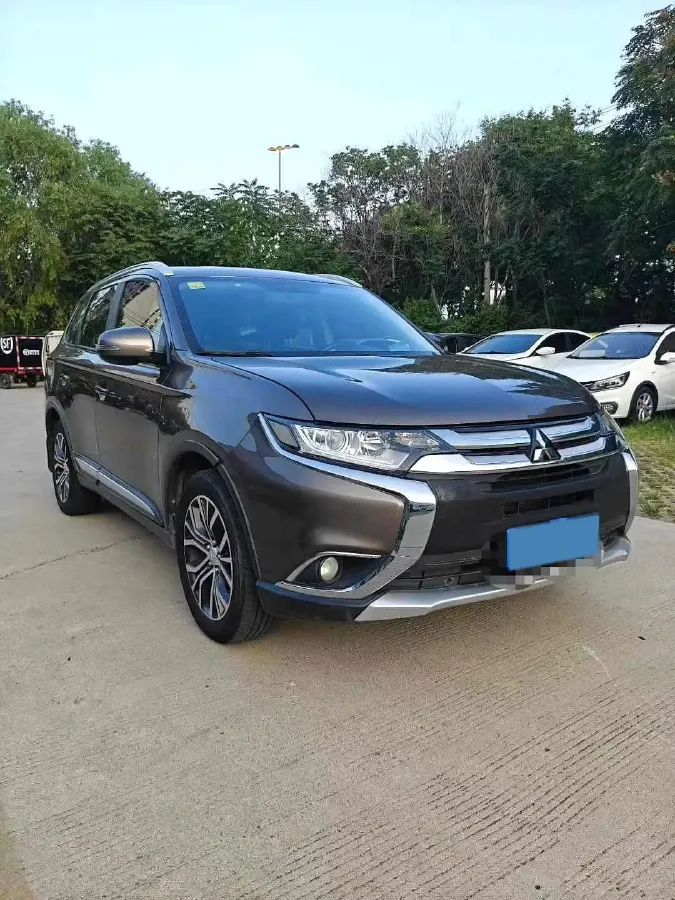2019 Mitsubishi Outlander 2.0L 166HP L4 CVT,autocango,china used car exporter,china ev exporter,chinese used car exporter,chinese used ev exporter
