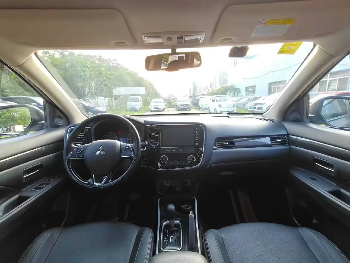 2019 Mitsubishi Outlander 2.0L 166HP L4 CVT,autocango,china used car exporter,china ev exporter,chinese used car exporter,chinese used ev exporter