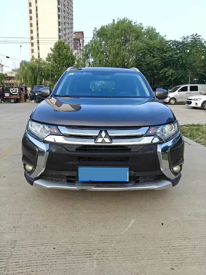 2019 Mitsubishi Outlander 2.0L 166HP L4 CVT,autocango,china used car exporter,china ev exporter,chinese used car exporter,chinese used ev exporter