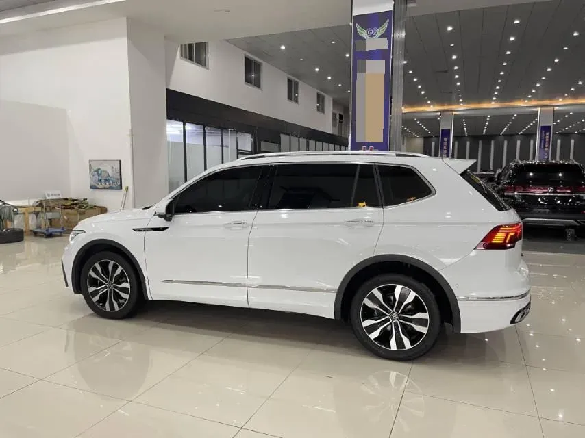 2024 Volkswagen Tiguan L 2.0T 186HP L4 7DCT,autocango,china used car exporter,china ev exporter,chinese used car exporter,chinese used ev exporter