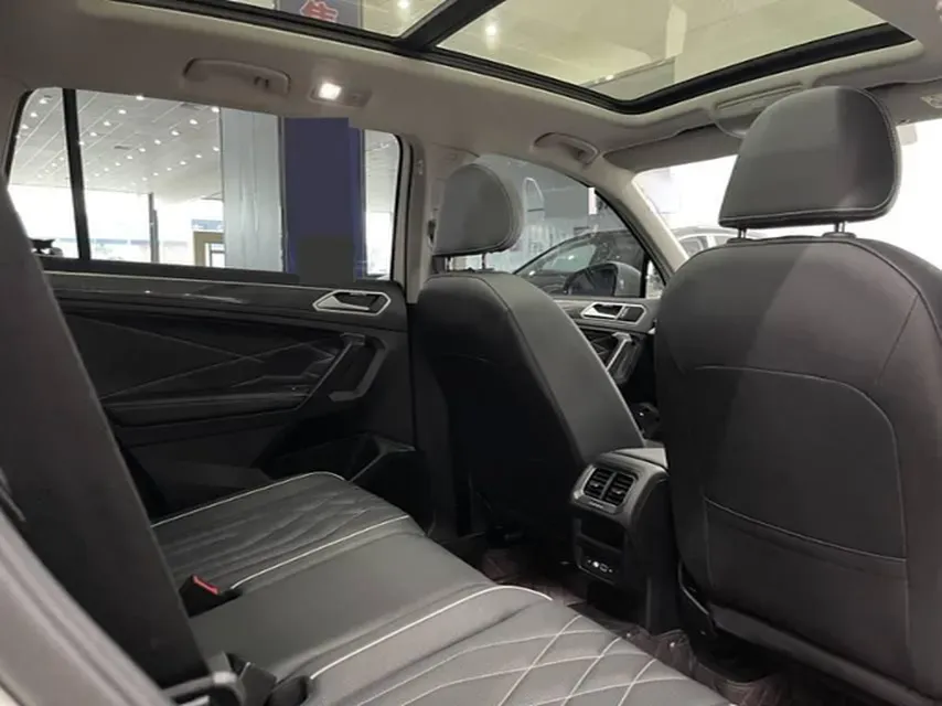 2024 Volkswagen Tiguan L 2.0T 186HP L4 7DCT,autocango,china used car exporter,china ev exporter,chinese used car exporter,chinese used ev exporter