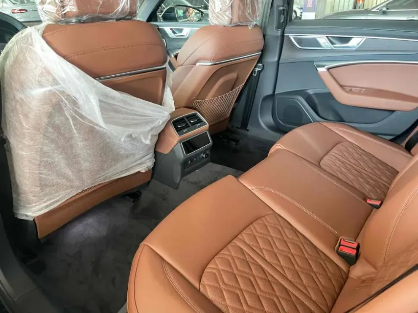 2025 Audi A6L 2.0T 245HP L4 7DCT,autocango,china used car exporter,china ev exporter,chinese used car exporter,chinese used ev exporter