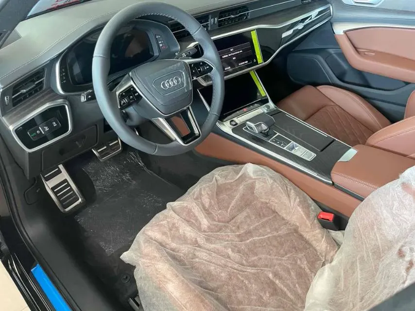 2025 Audi A6L 2.0T 245HP L4 7DCT,autocango,china used car exporter,china ev exporter,chinese used car exporter,chinese used ev exporter