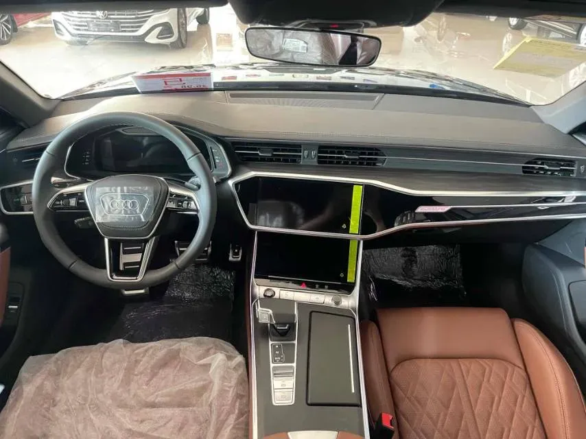 2025 Audi A6L 2.0T 245HP L4 7DCT,autocango,china used car exporter,china ev exporter,chinese used car exporter,chinese used ev exporter