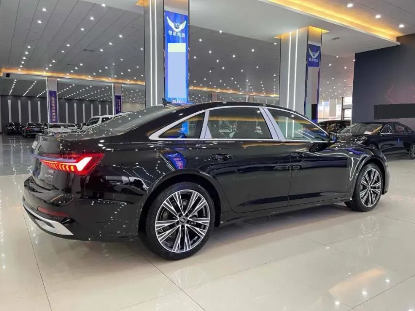 2025 Audi A6L 2.0T 245HP L4 7DCT,autocango,china used car exporter,china ev exporter,chinese used car exporter,chinese used ev exporter