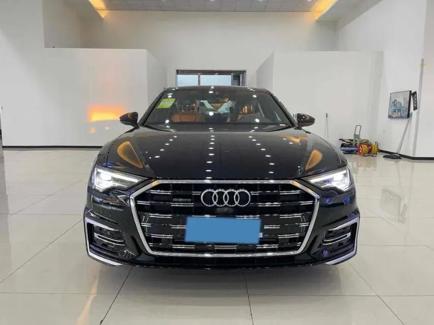 2025 Audi A6L 2.0T 245HP L4 7DCT,autocango,china used car exporter,china ev exporter,chinese used car exporter,chinese used ev exporter