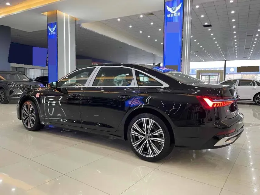 2025 Audi A6L 2.0T 245HP L4 7DCT,autocango,china used car exporter,china ev exporter,chinese used car exporter,chinese used ev exporter