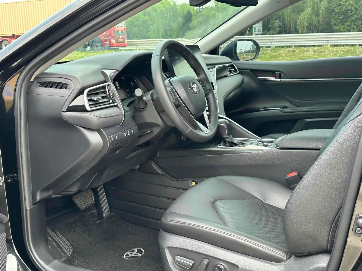 2023 Toyota Camry 2.5L 207HP L4 8AT,autocango,china used car exporter,china ev exporter,chinese used car exporter,chinese used ev exporter