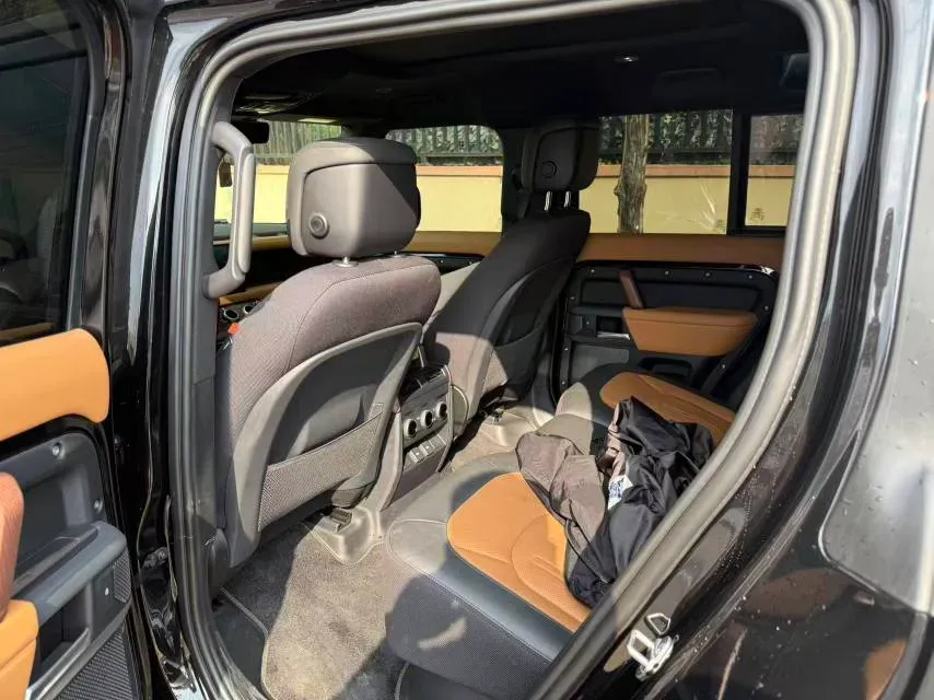 2024 Land Rover Defender 3.0T 400HP L6 8AT,autocango,china used car exporter,china ev exporter,chinese used car exporter,chinese used ev exporter