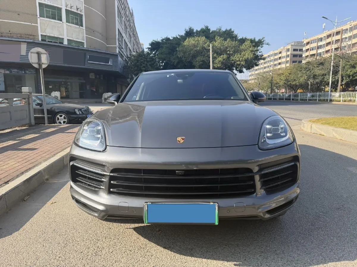 2022 Porsche Cayenne 2.0T 252HP L4 8AT PHEV 17.9KWH,autocango,china used car exporter,china ev exporter,chinese used car exporter,chinese used ev exporter