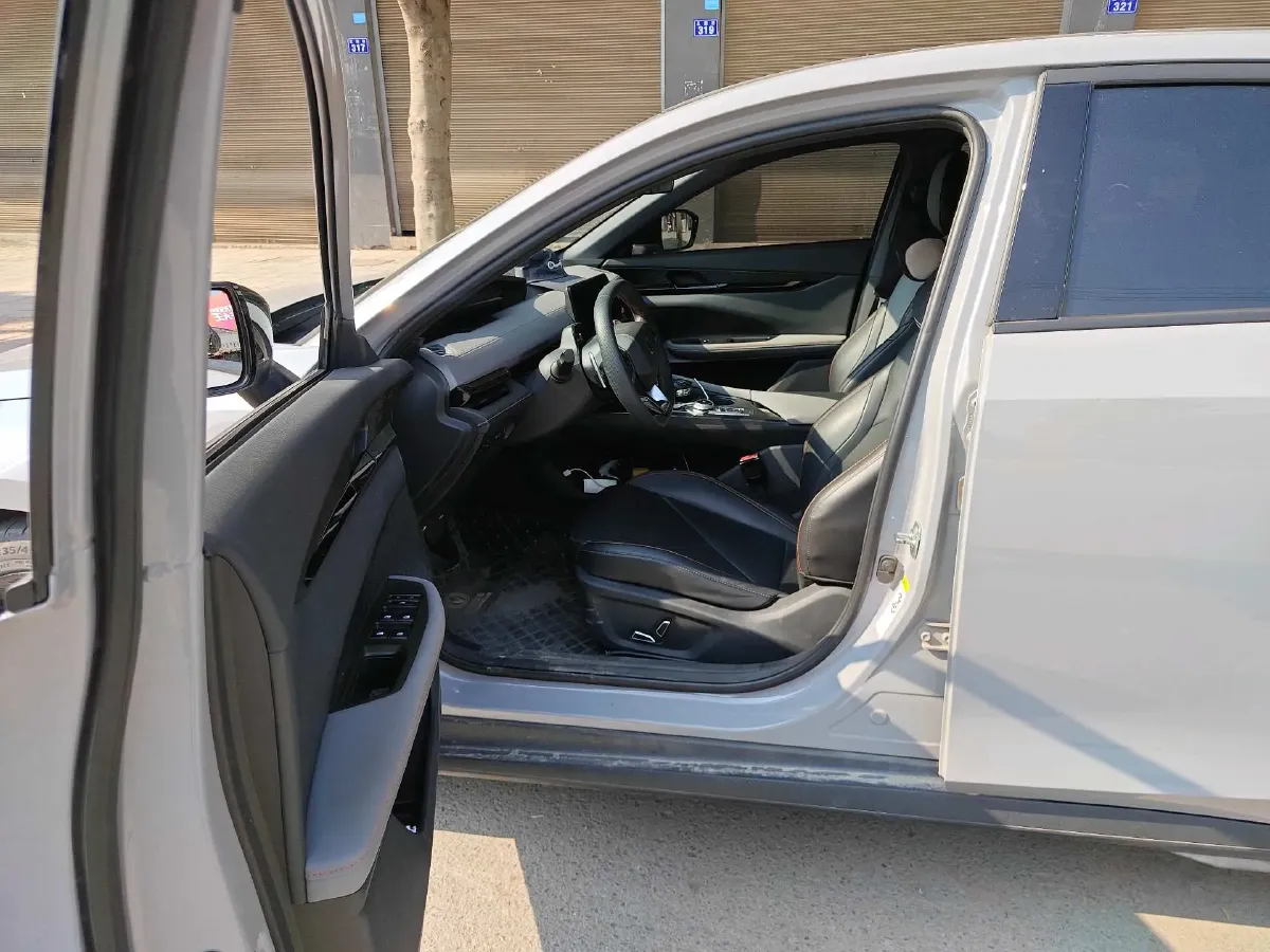 2022 ChangAn UNI-V 1.5T 188HP L4 7DCT,autocango,china used car exporter,china ev exporter,chinese used car exporter,chinese used ev exporter