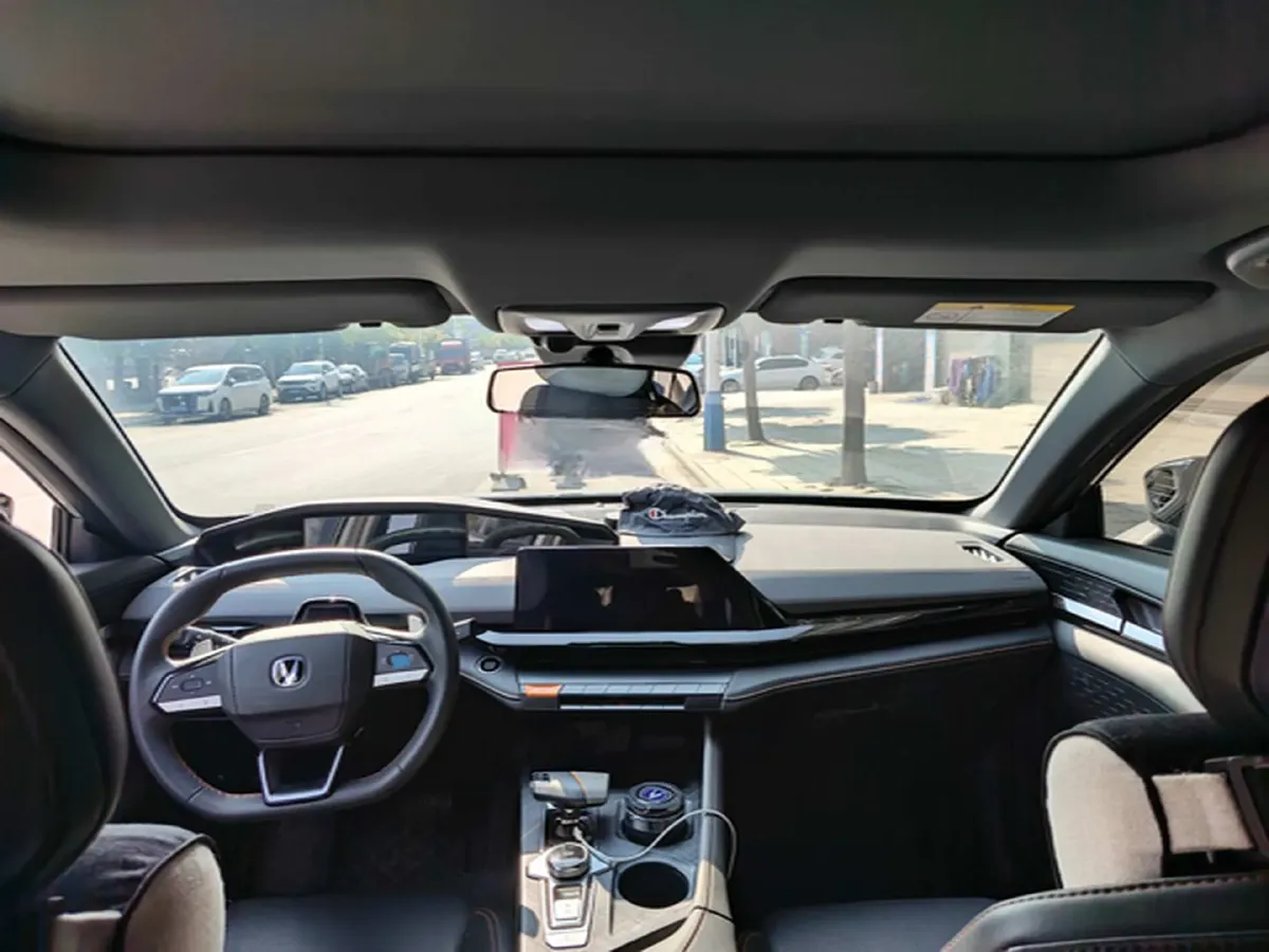 2022 ChangAn UNI-V 1.5T 188HP L4 7DCT,autocango,china used car exporter,china ev exporter,chinese used car exporter,chinese used ev exporter