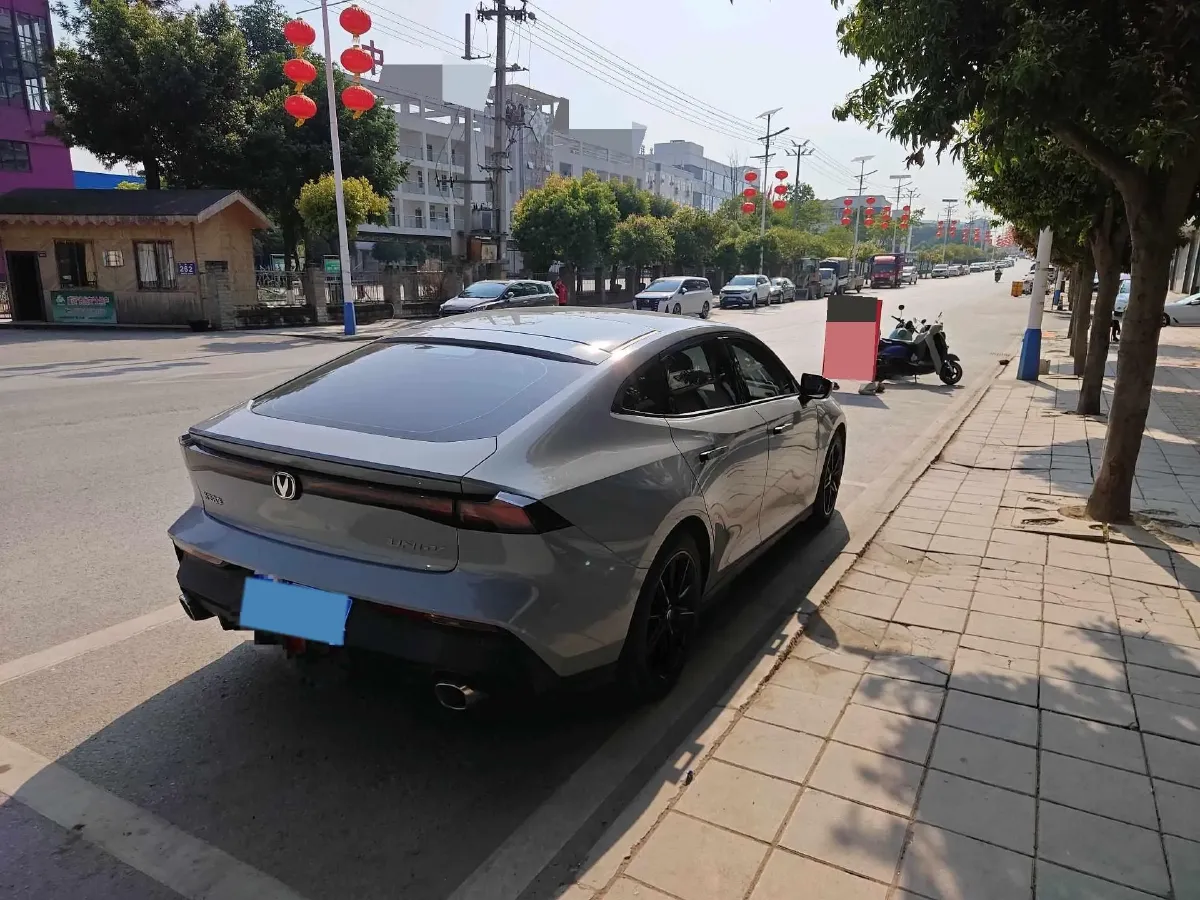 2022 ChangAn UNI-V 1.5T 188HP L4 7DCT,autocango,china used car exporter,china ev exporter,chinese used car exporter,chinese used ev exporter