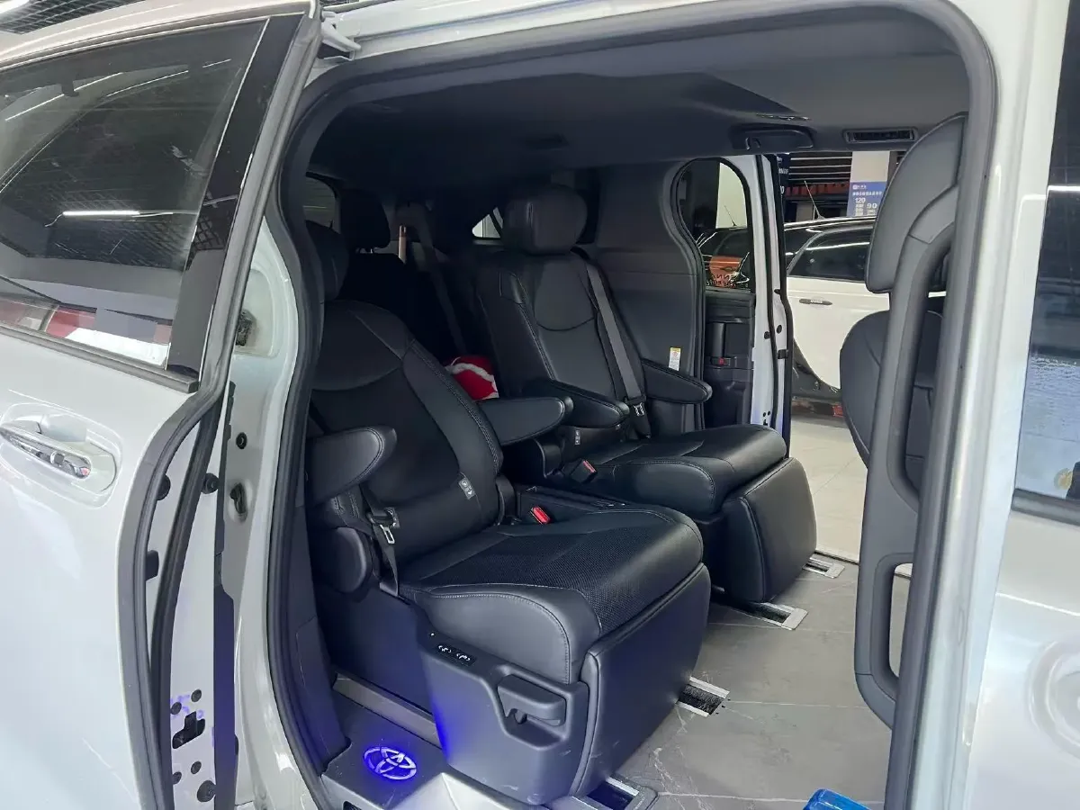 2024 Toyota Sienna 2.5L 189HP L4 E-CVT Hybrid,autocango,china used car exporter,china ev exporter,chinese used car exporter,chinese used ev exporter