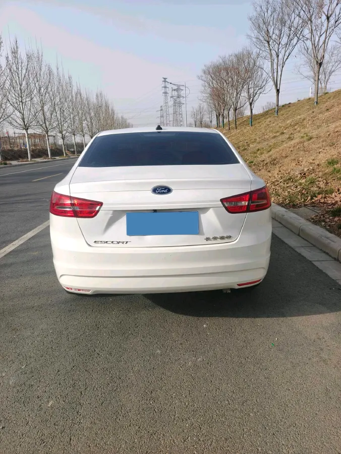 2017 Ford Escort 1.5L 113HP L4 6AT,autocango,china used car exporter,china ev exporter,chinese used car exporter,chinese used ev exporter