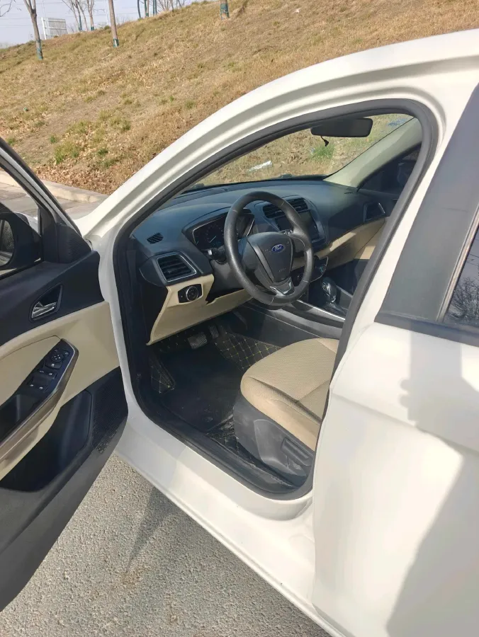 2017 Ford Escort 1.5L 113HP L4 6AT,autocango,china used car exporter,china ev exporter,chinese used car exporter,chinese used ev exporter
