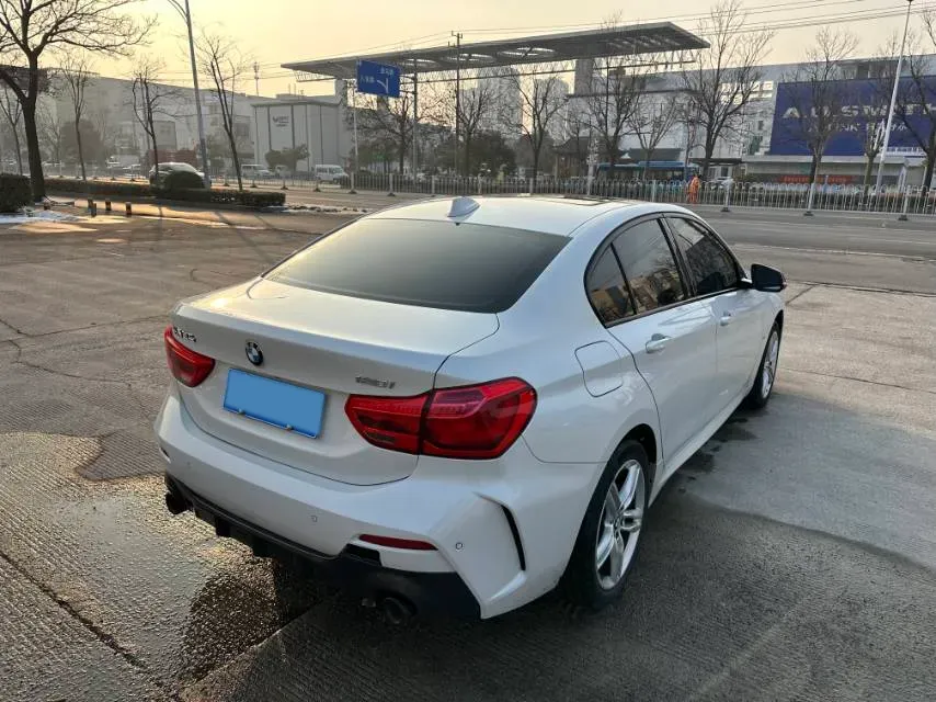 2022 BMW 1 Series 1.5T 140HP L3 7DCT,autocango,china used car exporter,china ev exporter,chinese used car exporter,chinese used ev exporter