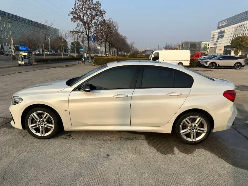 2022 BMW 1 Series 1.5T 140HP L3 7DCT,autocango,china used car exporter,china ev exporter,chinese used car exporter,chinese used ev exporter