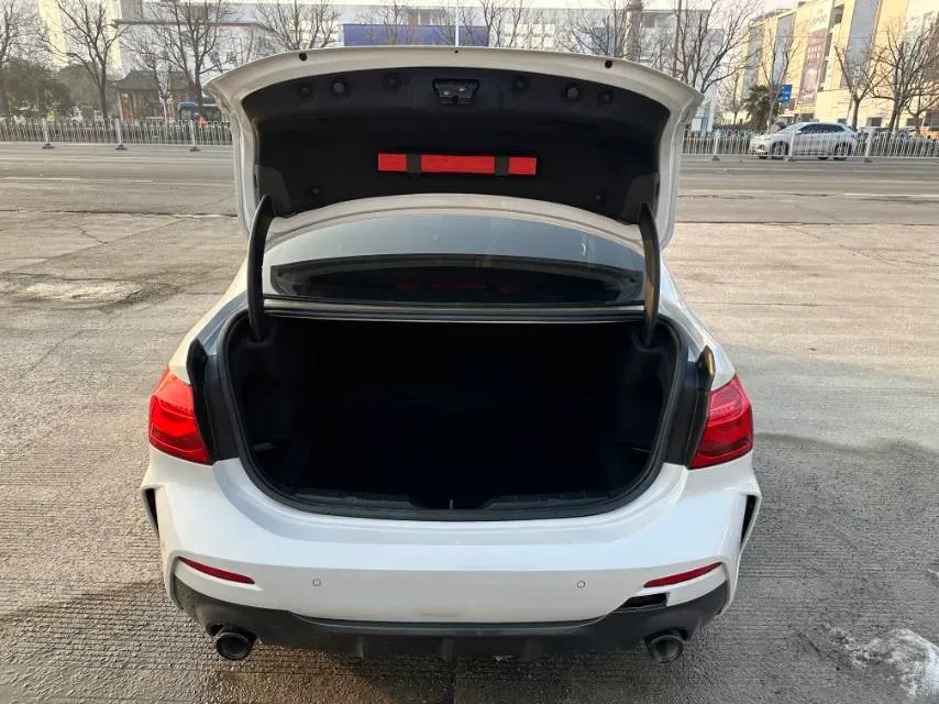 2022 BMW 1 Series 1.5T 140HP L3 7DCT,autocango,china used car exporter,china ev exporter,chinese used car exporter,chinese used ev exporter