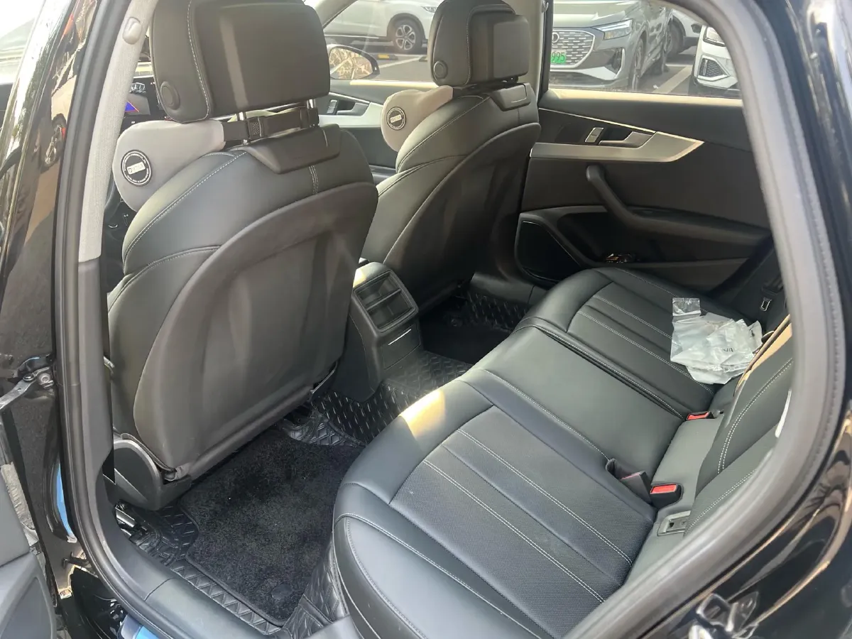 2024 Audi A4L 2.0T 190HP L4 7DCT,autocango,china used car exporter,china ev exporter,chinese used car exporter,chinese used ev exporter