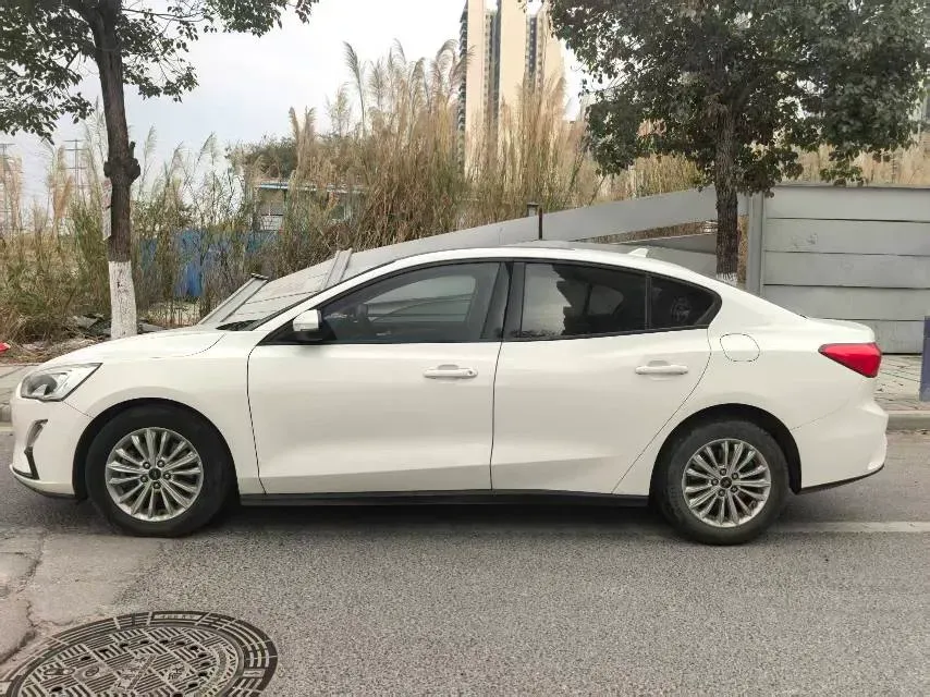 2019 Ford Focus 1.5T 184HP L3 8AT,autocango,china used car exporter,china ev exporter,chinese used car exporter,chinese used ev exporter