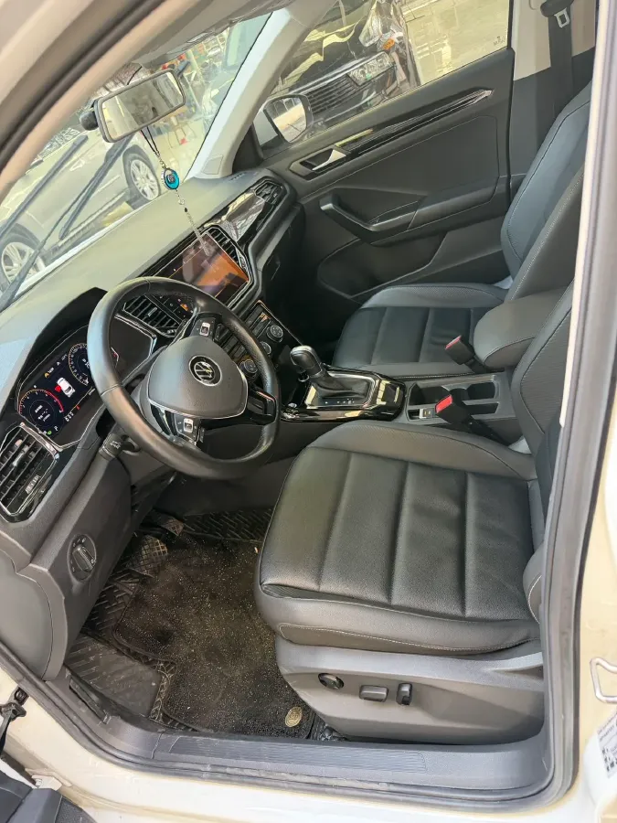 2021 Volkswagen T-Roc 1.4T 150HP L4 7DCT,autocango,china used car exporter,china ev exporter,chinese used car exporter,chinese used ev exporter