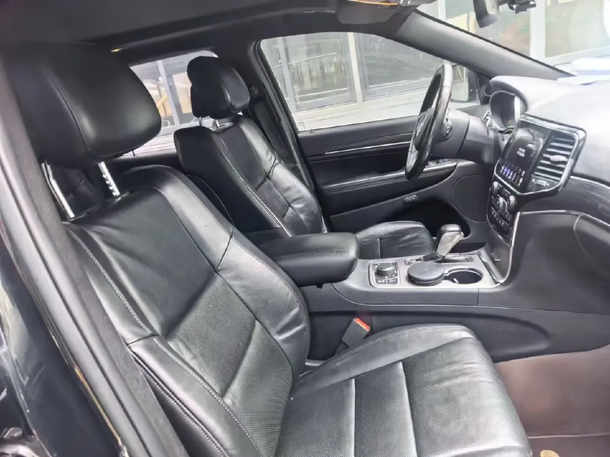 2020 Jeep Grand Cherokee 3.0L 234HP V6 8AT,autocango,china used car exporter,china ev exporter,chinese used car exporter,chinese used ev exporter