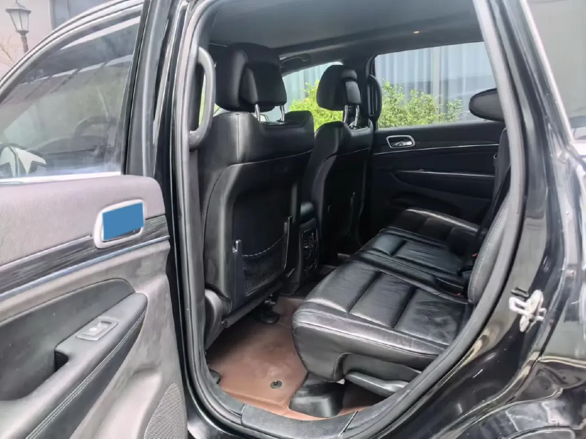 2020 Jeep Grand Cherokee 3.0L 234HP V6 8AT,autocango,china used car exporter,china ev exporter,chinese used car exporter,chinese used ev exporter