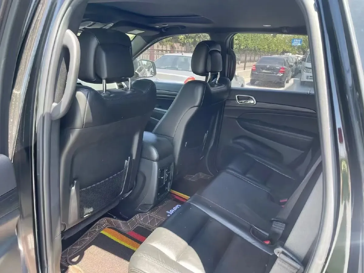 2020 Jeep Grand Cherokee 3.0L 234HP V6 8AT,autocango,china used car exporter,china ev exporter,chinese used car exporter,chinese used ev exporter