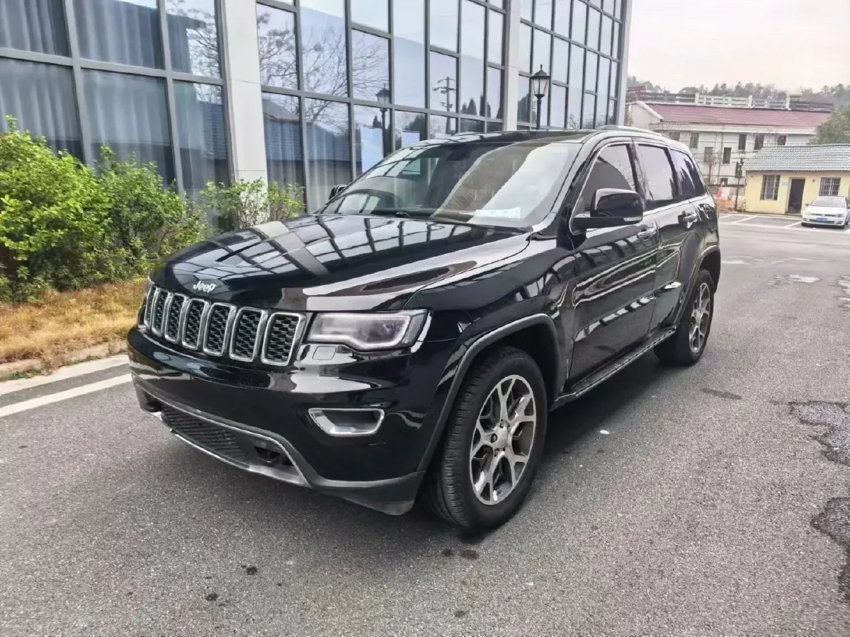 2020 Jeep Grand Cherokee 3.0L 234HP V6 8AT,autocango,china used car exporter,china ev exporter,chinese used car exporter,chinese used ev exporter