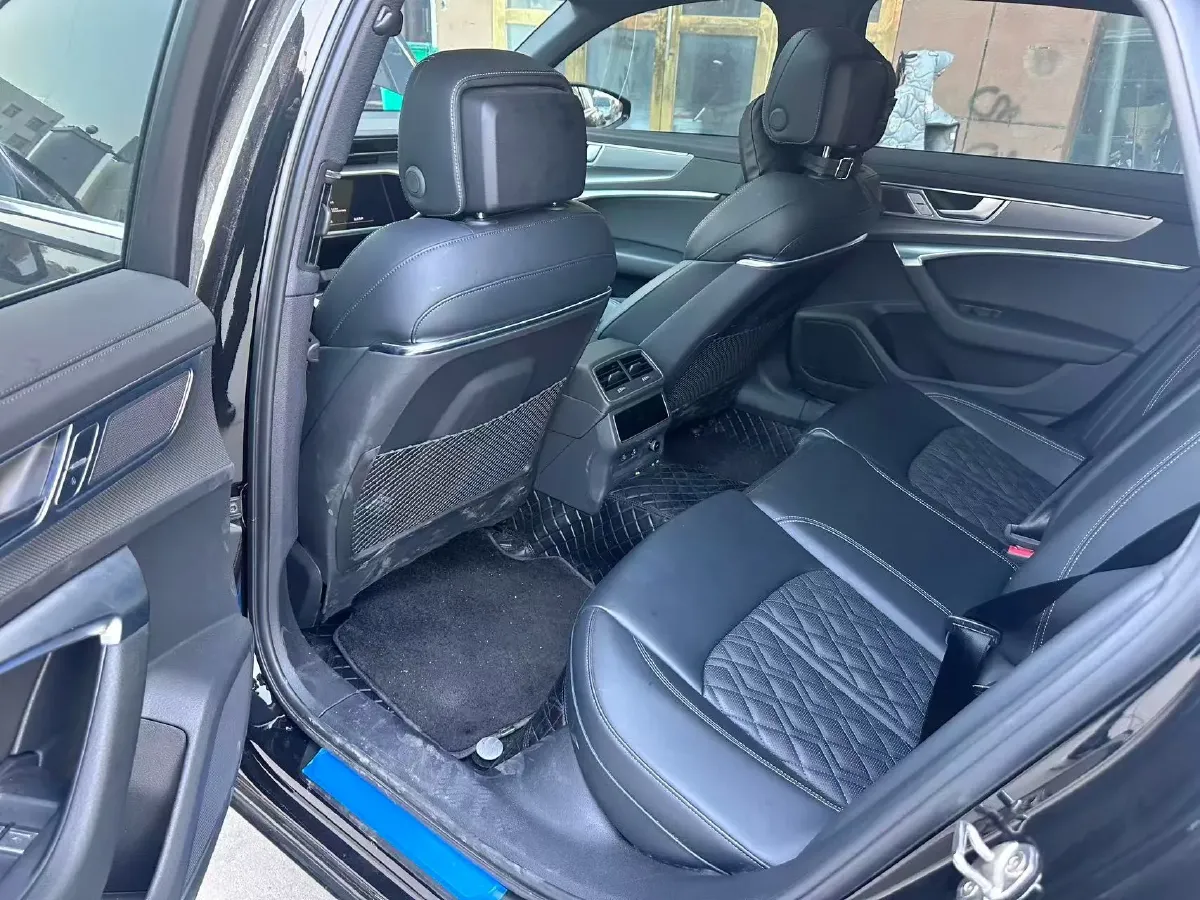 2025 Audi A6L 2.0T 245HP L4 7DCT,autocango,china used car exporter,china ev exporter,chinese used car exporter,chinese used ev exporter