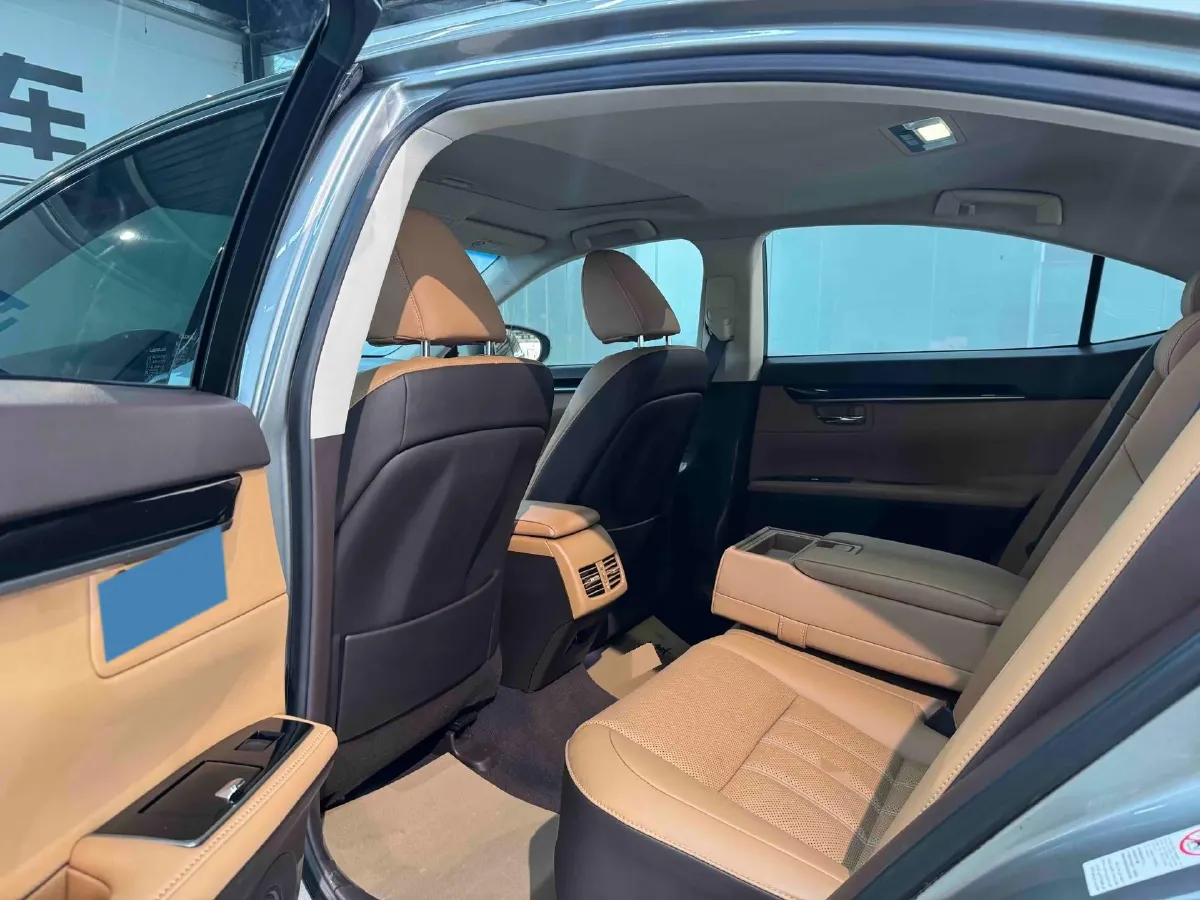 2017 Lexus ES 2.0L 167HP L4 6AT,autocango,china used car exporter,china ev exporter,chinese used car exporter,chinese used ev exporter