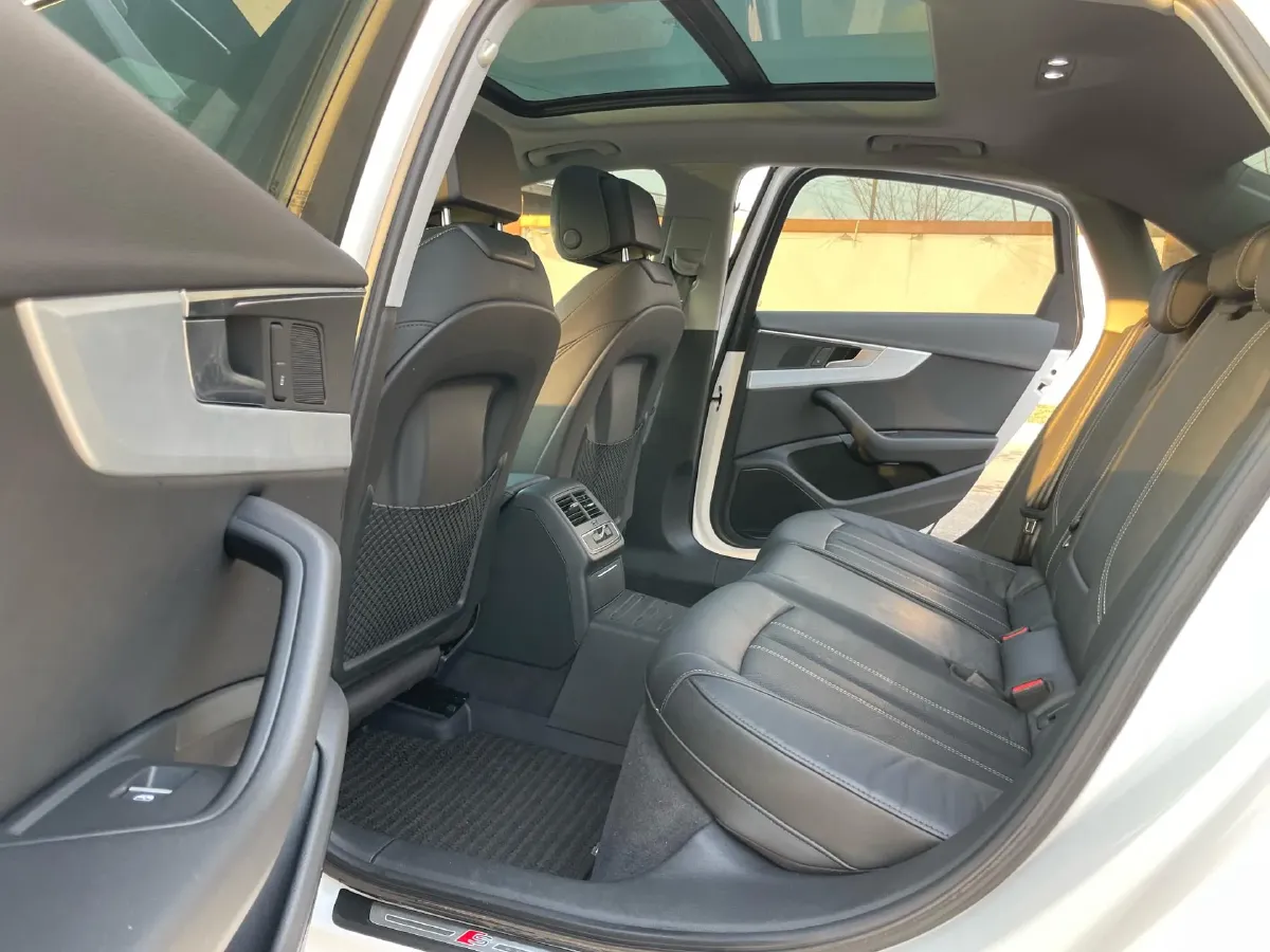 2020 Audi A4L 2.0T 190HP L4 7DCT,autocango,china used car exporter,china ev exporter,chinese used car exporter,chinese used ev exporter