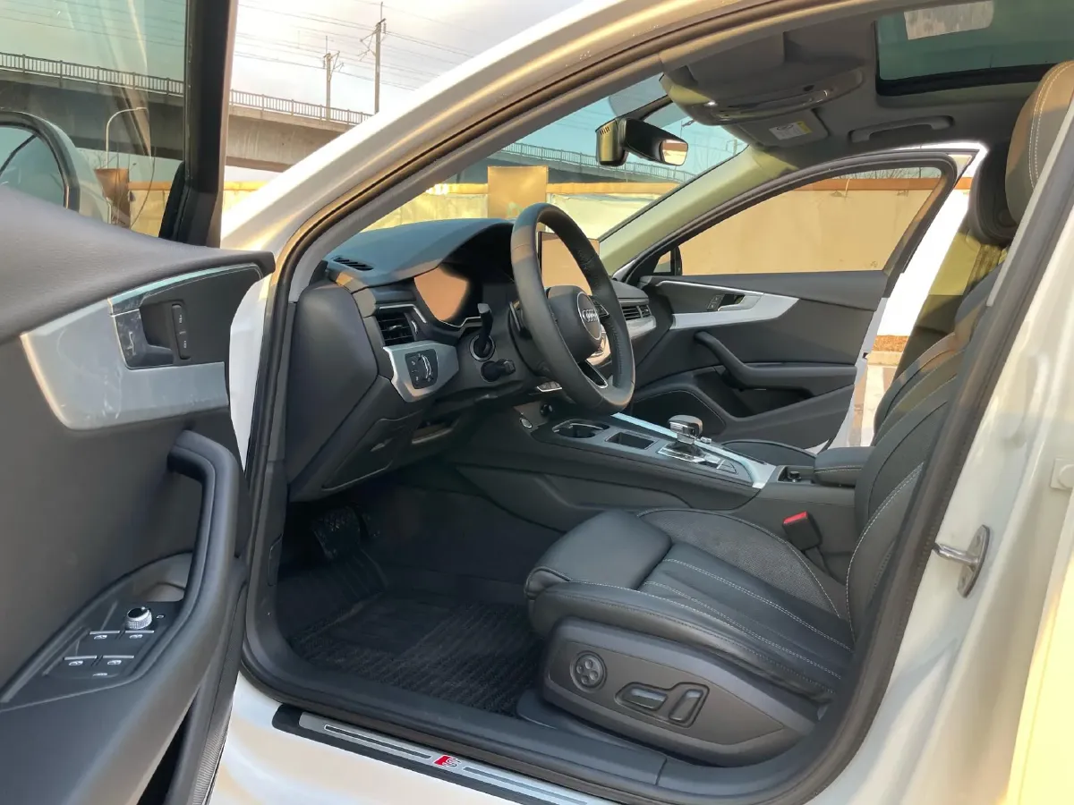 2020 Audi A4L 2.0T 190HP L4 7DCT,autocango,china used car exporter,china ev exporter,chinese used car exporter,chinese used ev exporter