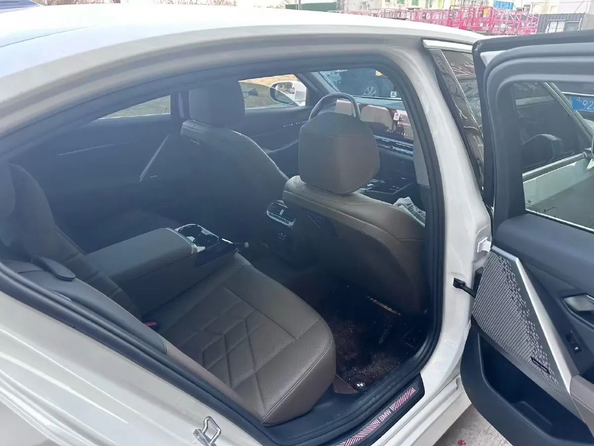 2024 BMW 5 Series 2.0T 190HP L4 8AT,autocango,china used car exporter,china ev exporter,chinese used car exporter,chinese used ev exporter