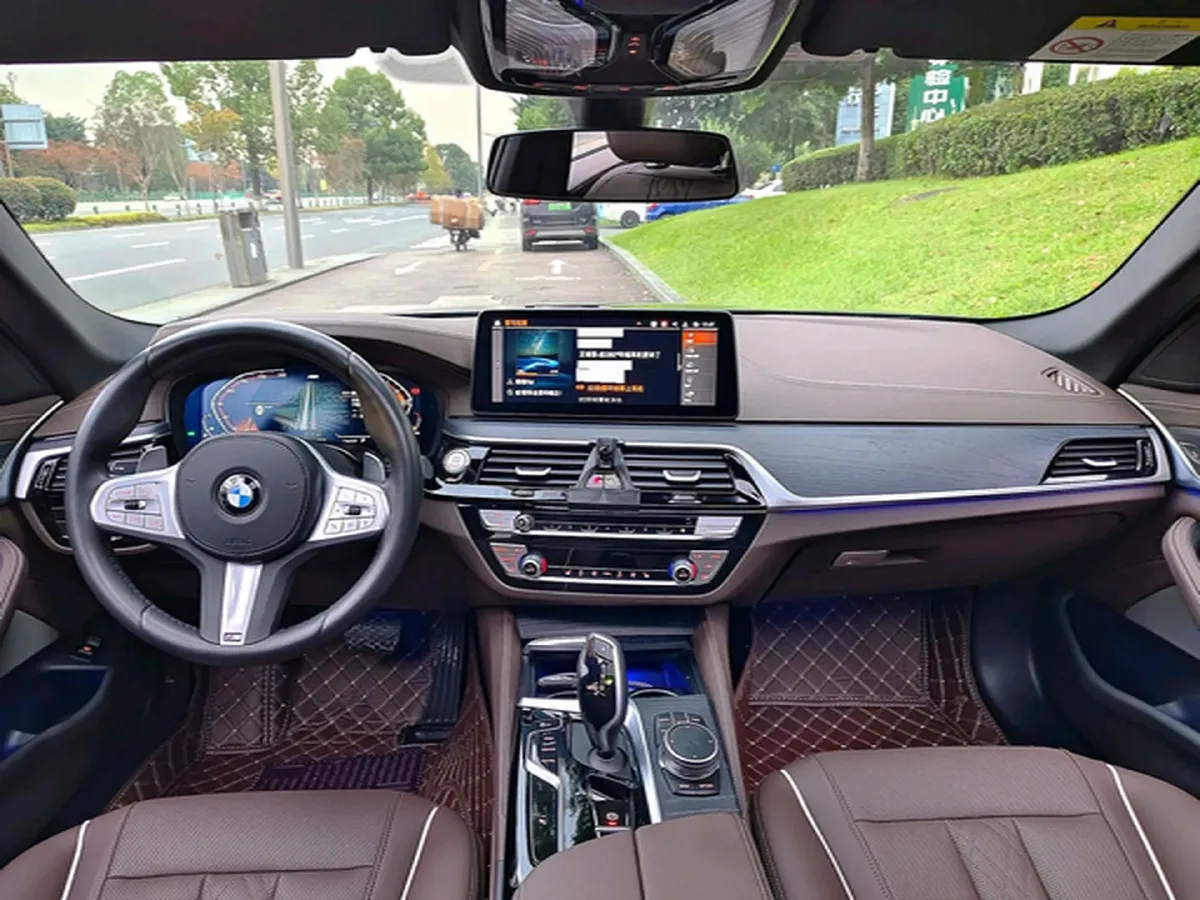 2023 BMW 5 Series 2.0T 245HP L4 8AT,autocango,china used car exporter,china ev exporter,chinese used car exporter,chinese used ev exporter