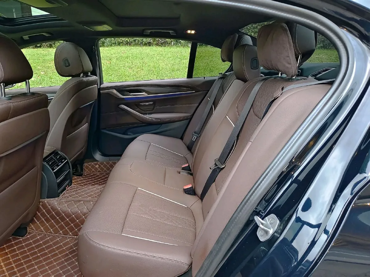 2023 BMW 5 Series 2.0T 245HP L4 8AT,autocango,china used car exporter,china ev exporter,chinese used car exporter,chinese used ev exporter