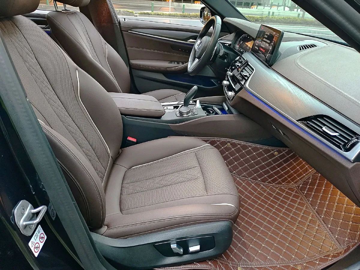 2023 BMW 5 Series 2.0T 245HP L4 8AT,autocango,china used car exporter,china ev exporter,chinese used car exporter,chinese used ev exporter