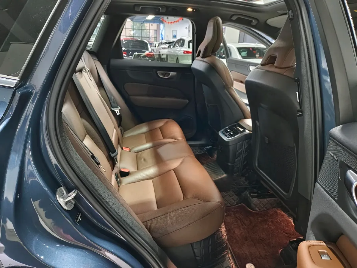 2024 Volvo XC60 PHEV 2.0T 310HP L4 8AT PHEV 18.8KWH,autocango,china used car exporter,china ev exporter,chinese used car exporter,chinese used ev exporter