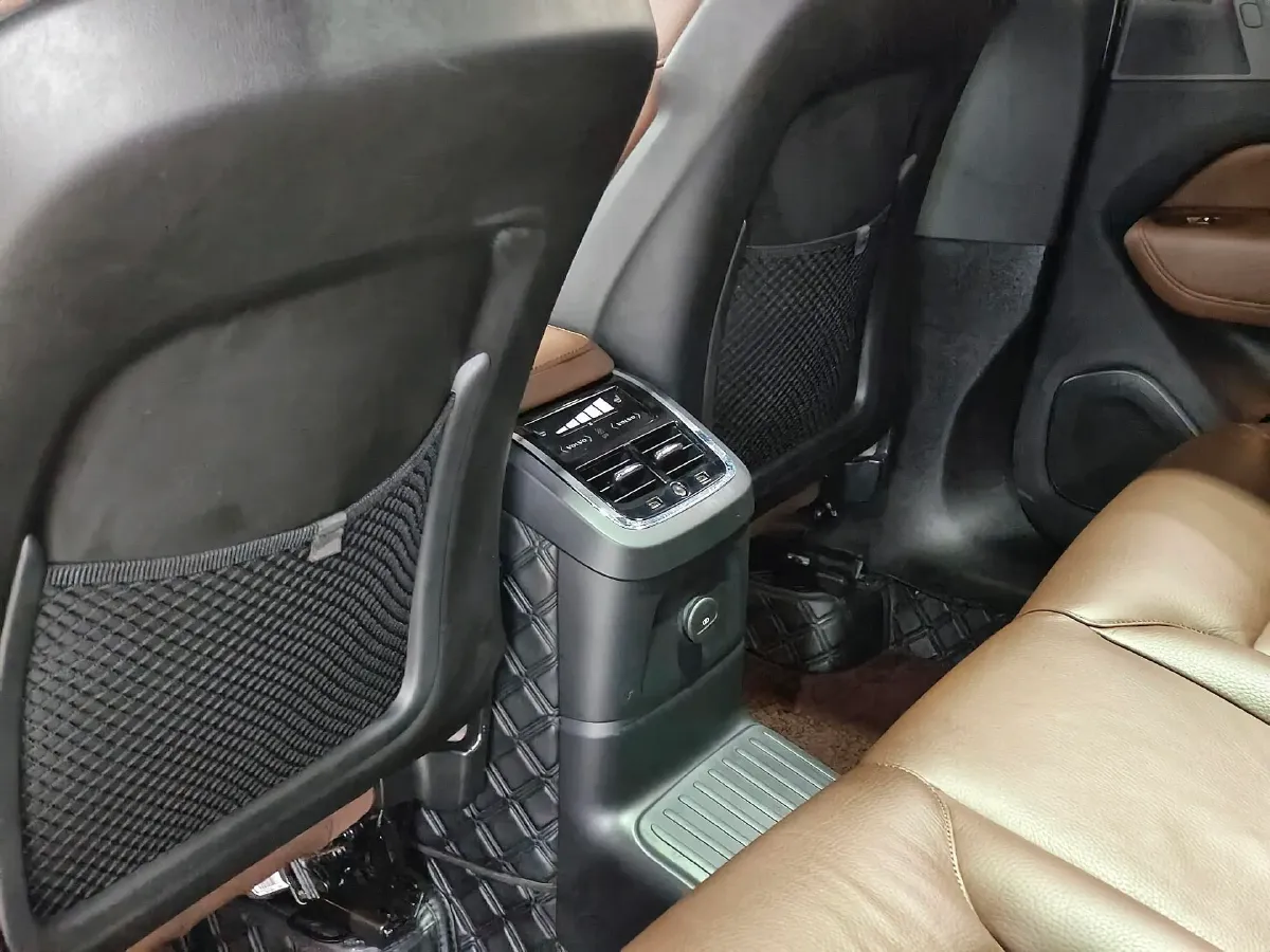 2024 Volvo XC60 PHEV 2.0T 310HP L4 8AT PHEV 18.8KWH,autocango,china used car exporter,china ev exporter,chinese used car exporter,chinese used ev exporter