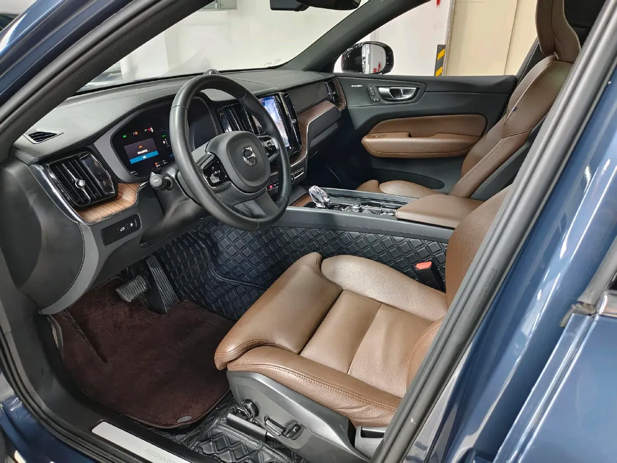 2024 Volvo XC60 PHEV 2.0T 310HP L4 8AT PHEV 18.8KWH,autocango,china used car exporter,china ev exporter,chinese used car exporter,chinese used ev exporter