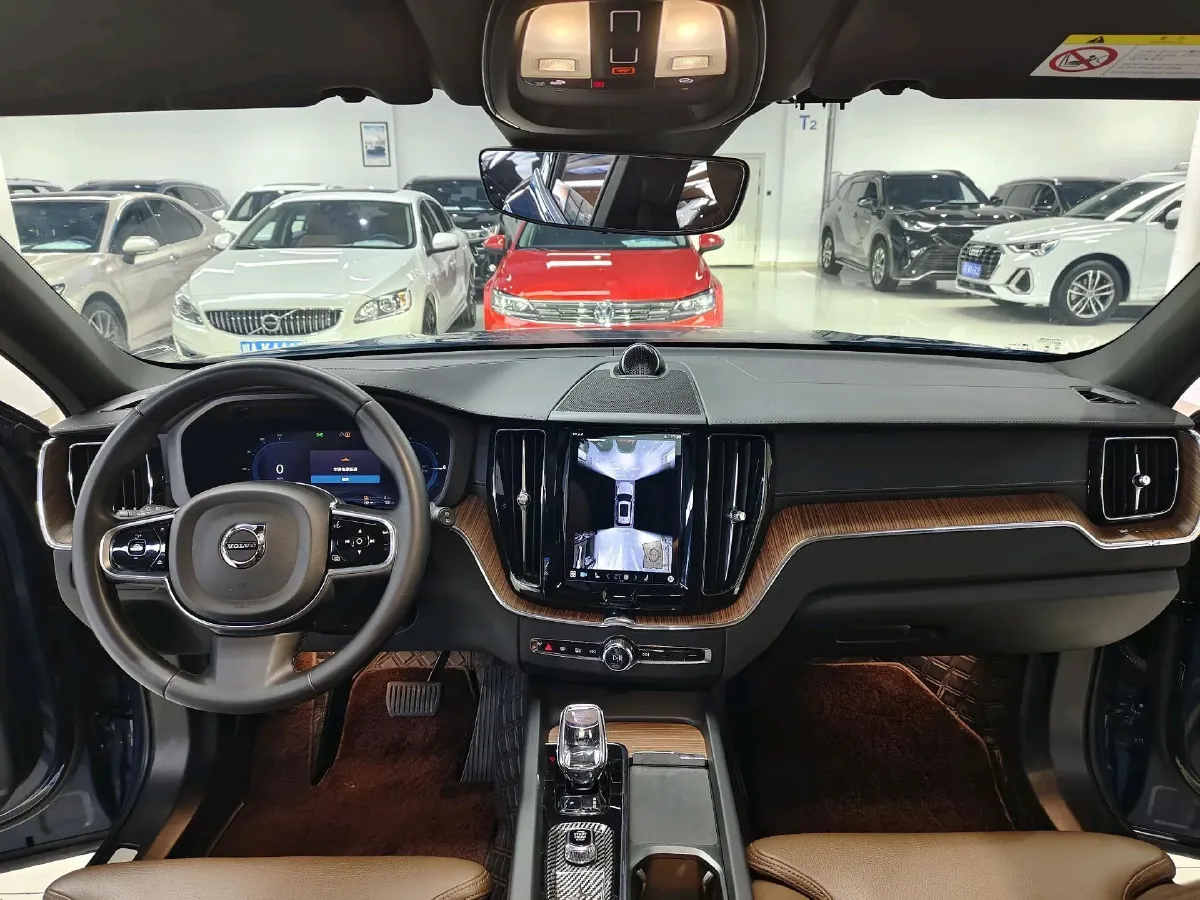 2024 Volvo XC60 PHEV 2.0T 310HP L4 8AT PHEV 18.8KWH,autocango,china used car exporter,china ev exporter,chinese used car exporter,chinese used ev exporter