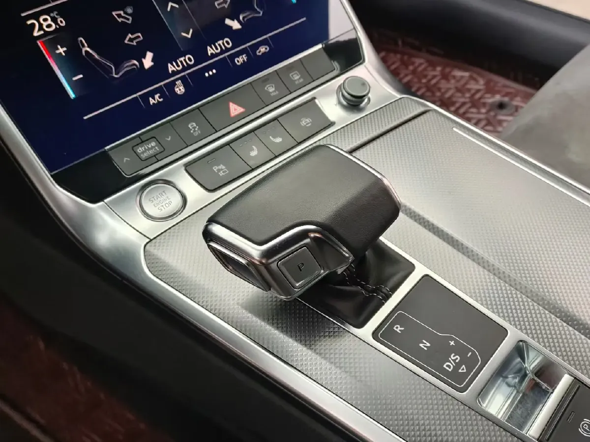 2021 Audi A6L 2.0T 190HP L4 7DCT,autocango,china used car exporter,china ev exporter,chinese used car exporter,chinese used ev exporter