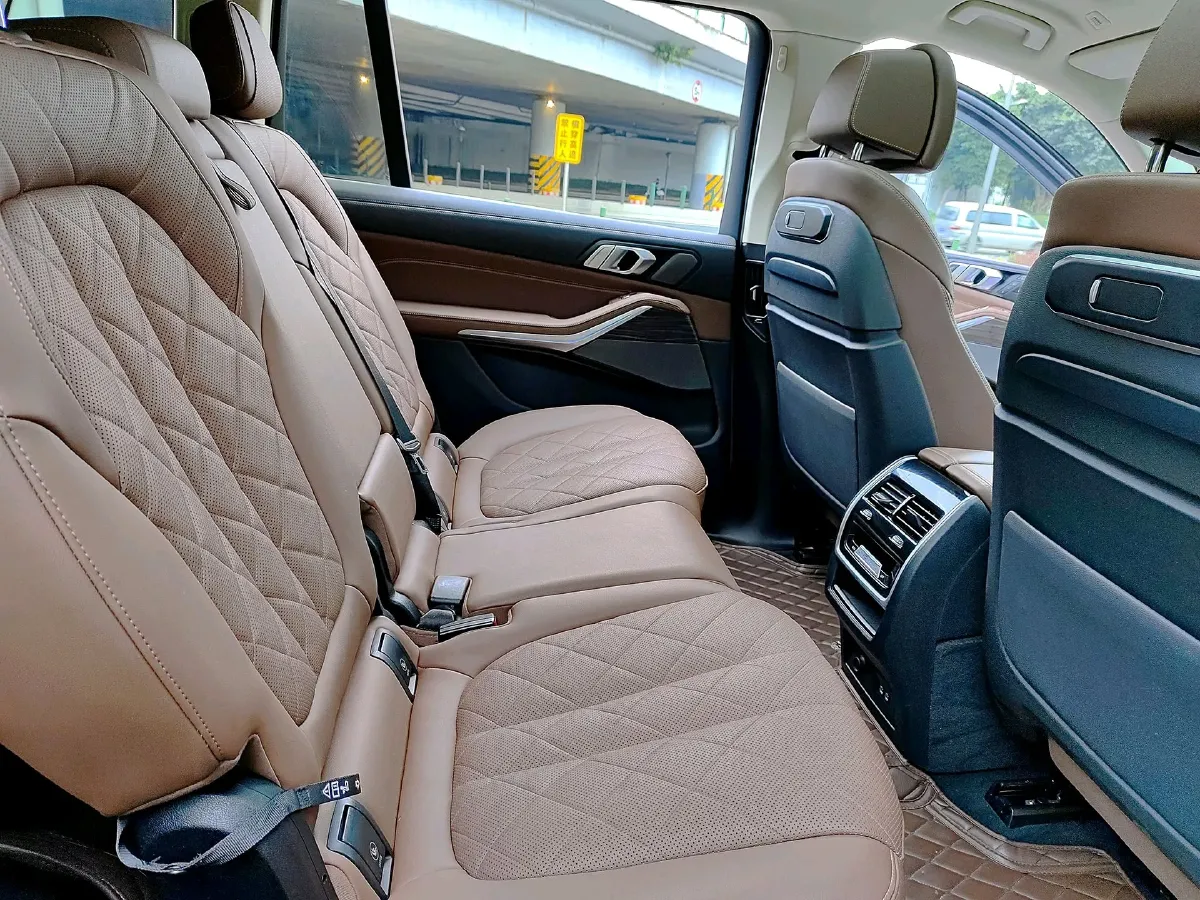 2023 BMW X7 3.0T 381HP L6 8AT,autocango,china used car exporter,china ev exporter,chinese used car exporter,chinese used ev exporter