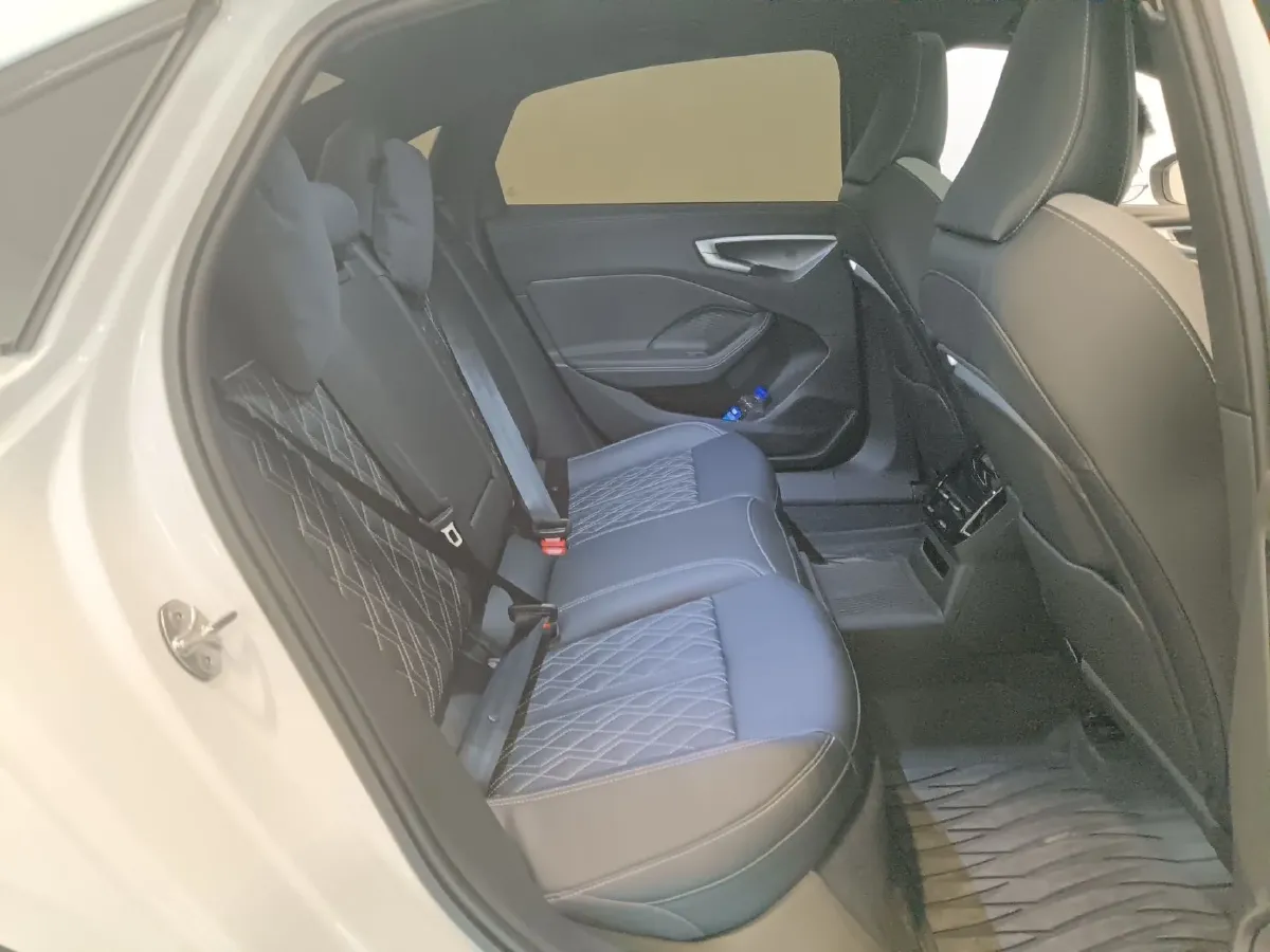 2026 Audi A5L 2.0T 204HP L4 7DCT,autocango,china used car exporter,china ev exporter,chinese used car exporter,chinese used ev exporter