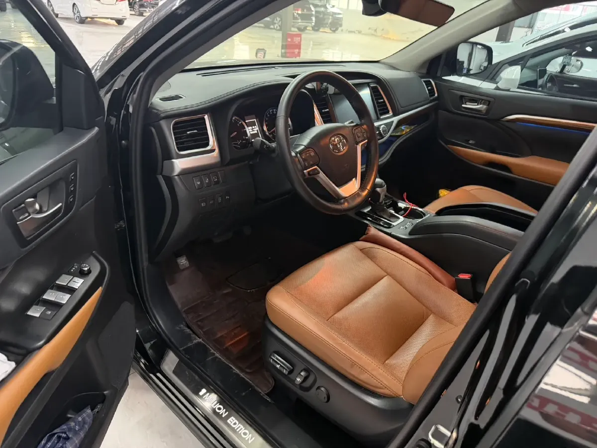 2020 Toyota Highlander 2.0T 220HP L4 6AT,autocango,china used car exporter,china ev exporter,chinese used car exporter,chinese used ev exporter