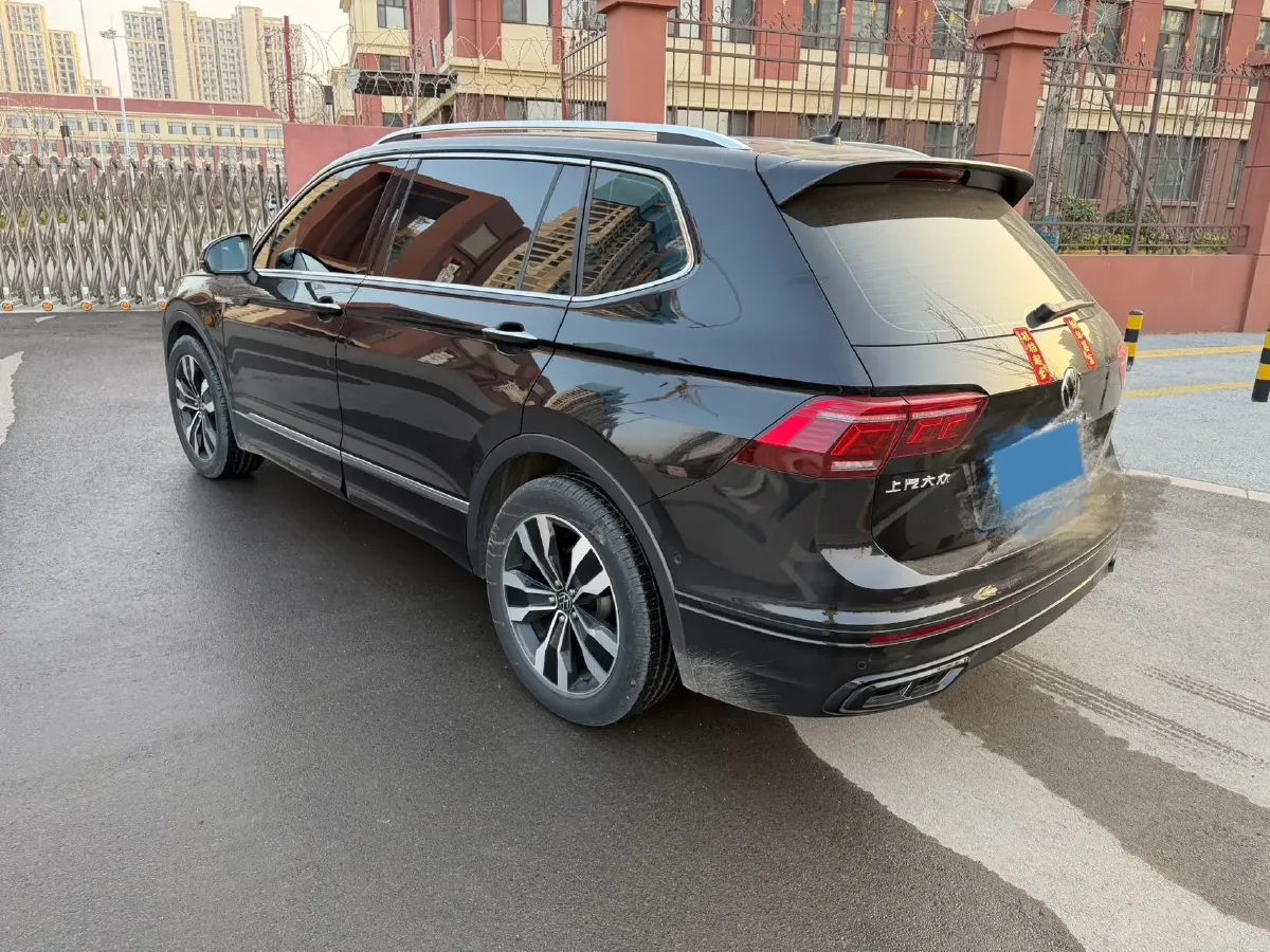 2023 Volkswagen Tiguan L 2.0T 186HP L4 7DCT,autocango,china used car exporter,china ev exporter,chinese used car exporter,chinese used ev exporter