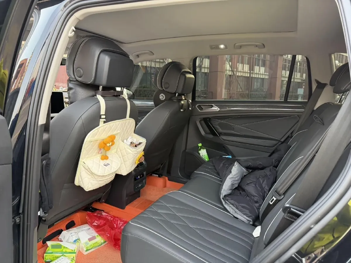 2023 Volkswagen Tiguan L 2.0T 186HP L4 7DCT,autocango,china used car exporter,china ev exporter,chinese used car exporter,chinese used ev exporter